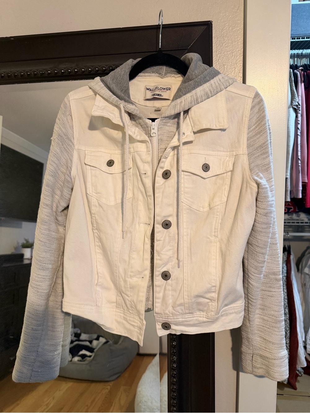 Wallflower White Jacket with Light Gray Knit Sleeves & Hood